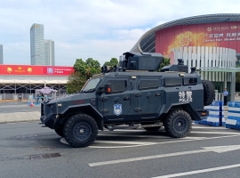 Opancerzony wóz chińskiej policji 